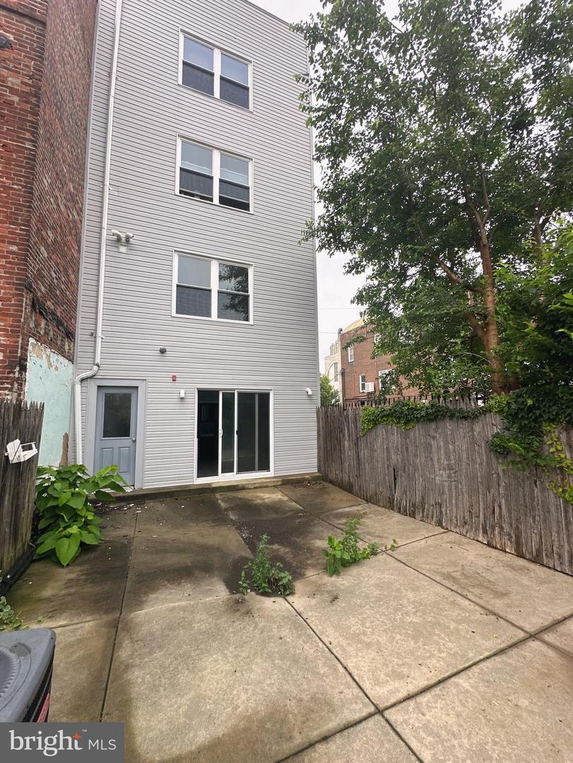 811 N Franklin St Property Photo 8