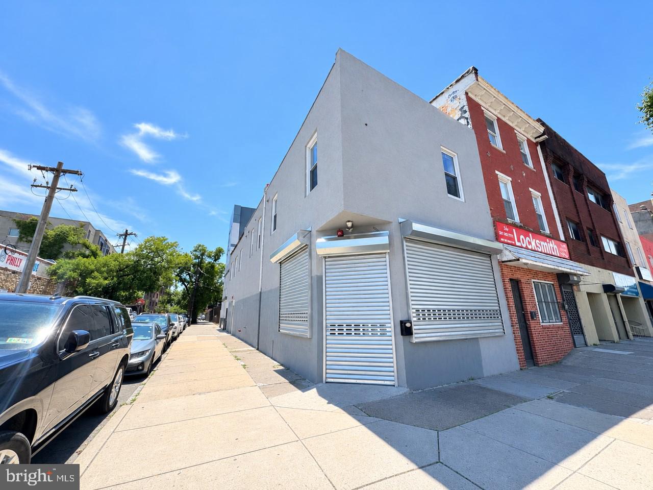 700 W Girard Ave Property Photo 1