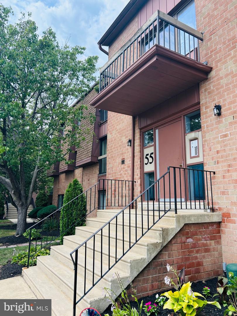 55301-00 Delaire Landing Rd #301 Property Photo 3