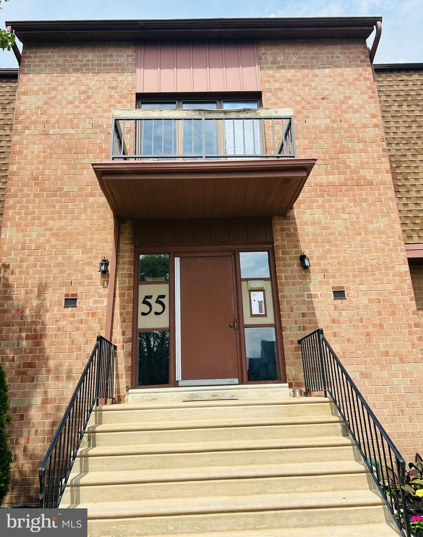 55301-00 Delaire Landing Rd #301 Property Photo 4