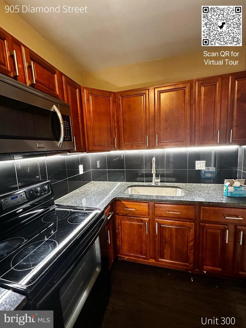 905 Diamond St Property Photo 3