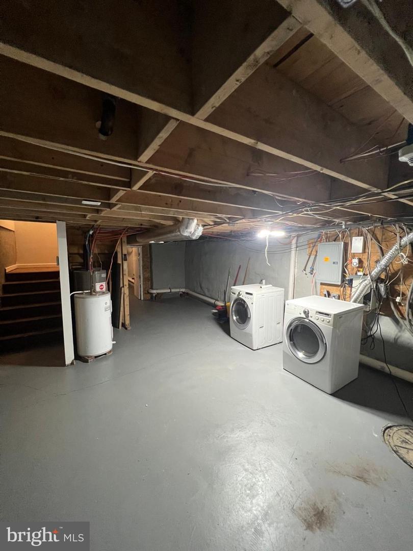 905 Diamond St Property Photo 8