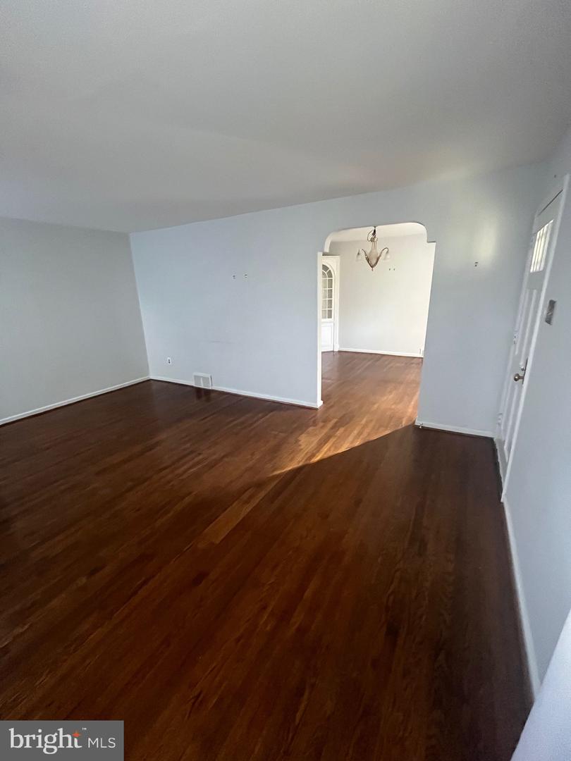 420 Forest Hills Property Photo 3