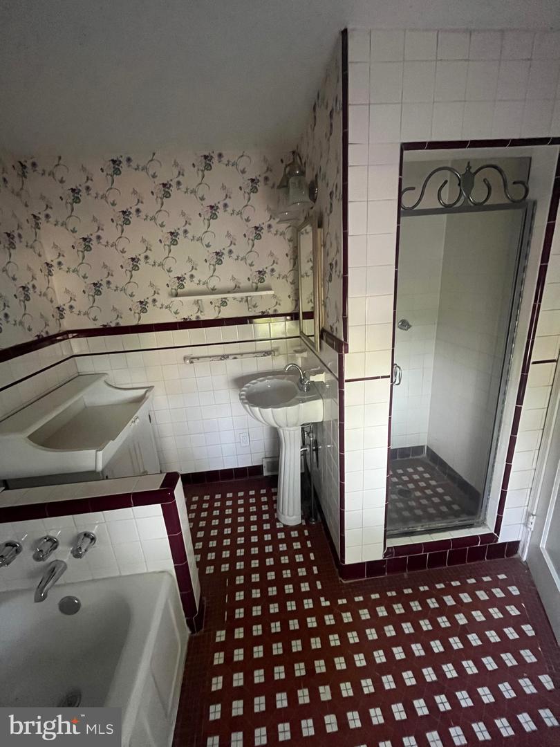420 Forest Hills Property Photo 9