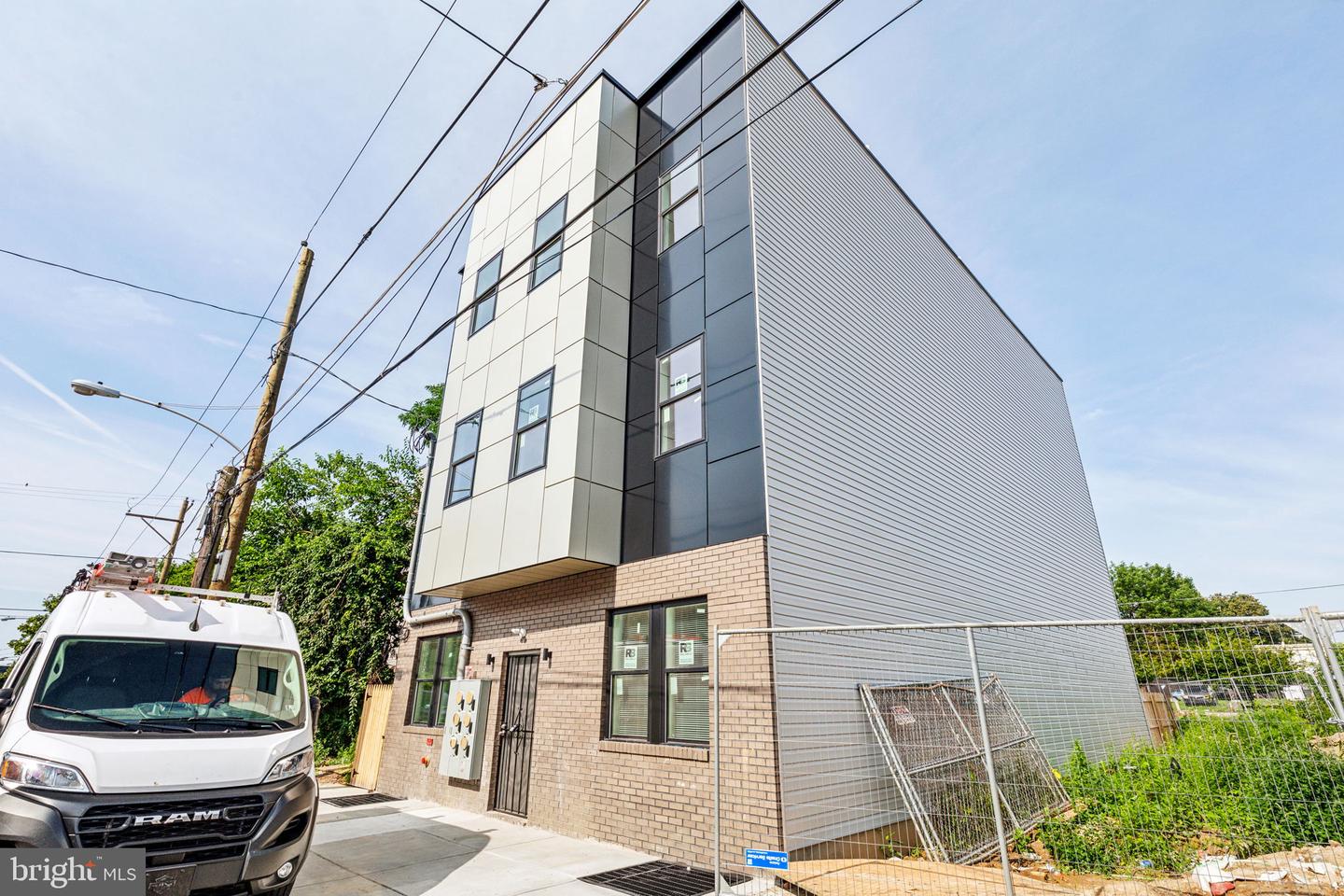 2306 N Fairhill St Property Photo 1