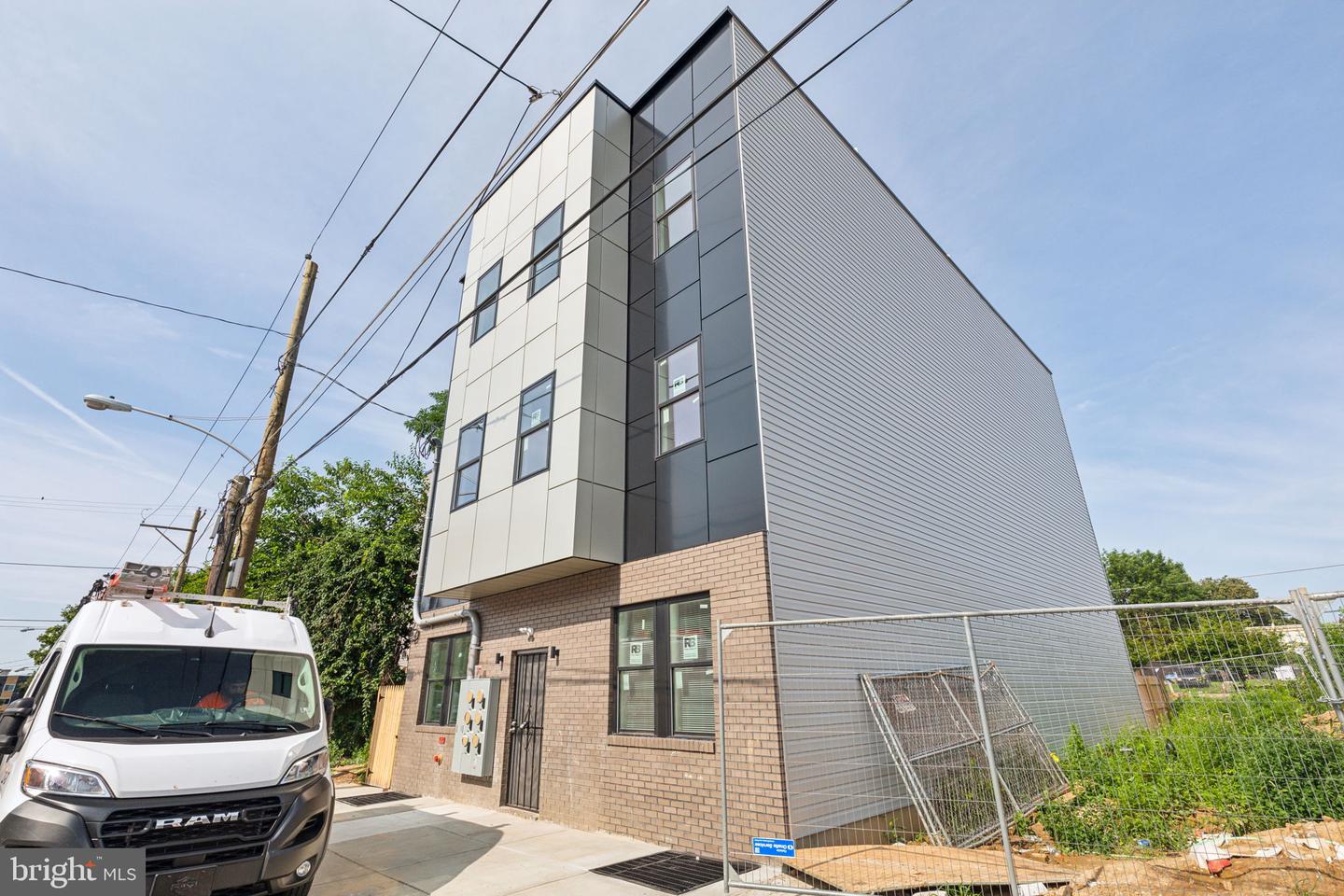 2306 N Fairhill St Property Photo 4