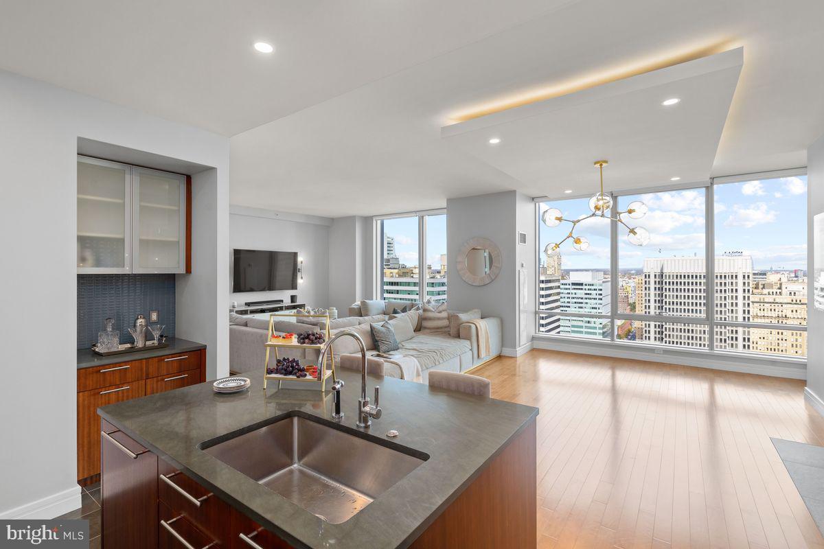1414 S Penn Sq #25cde Property Photo 15