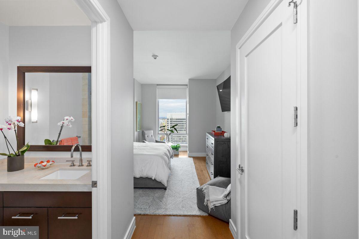 1414 S Penn Sq #25cde Property Photo 31