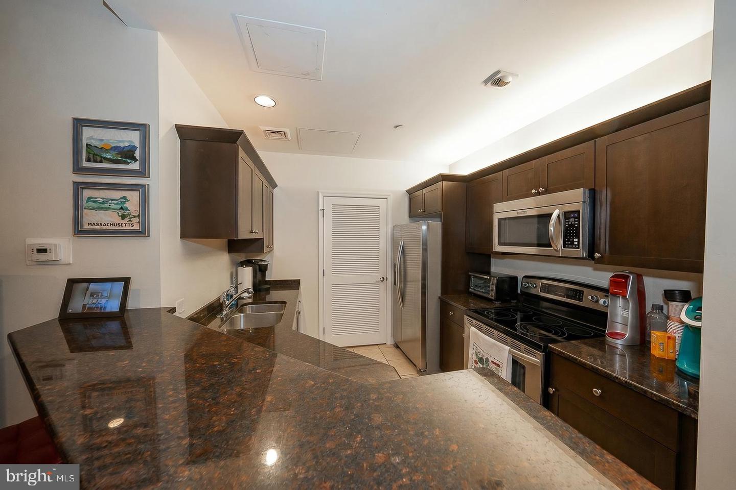 1600 Arch St #1108 Property Photo 5