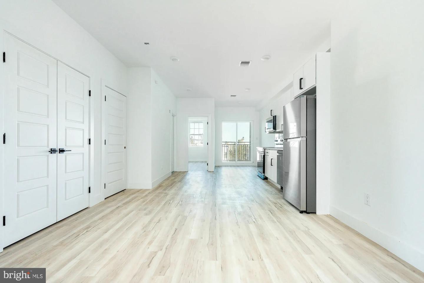 809 Diamond St Property Photo 9