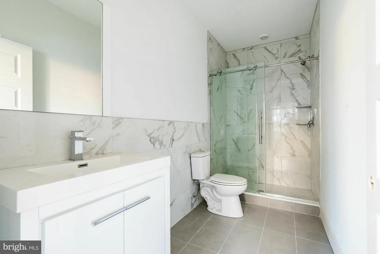 809 Diamond St Property Photo 10