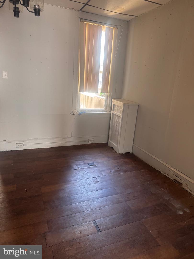 971 Carver St Property Photo 3