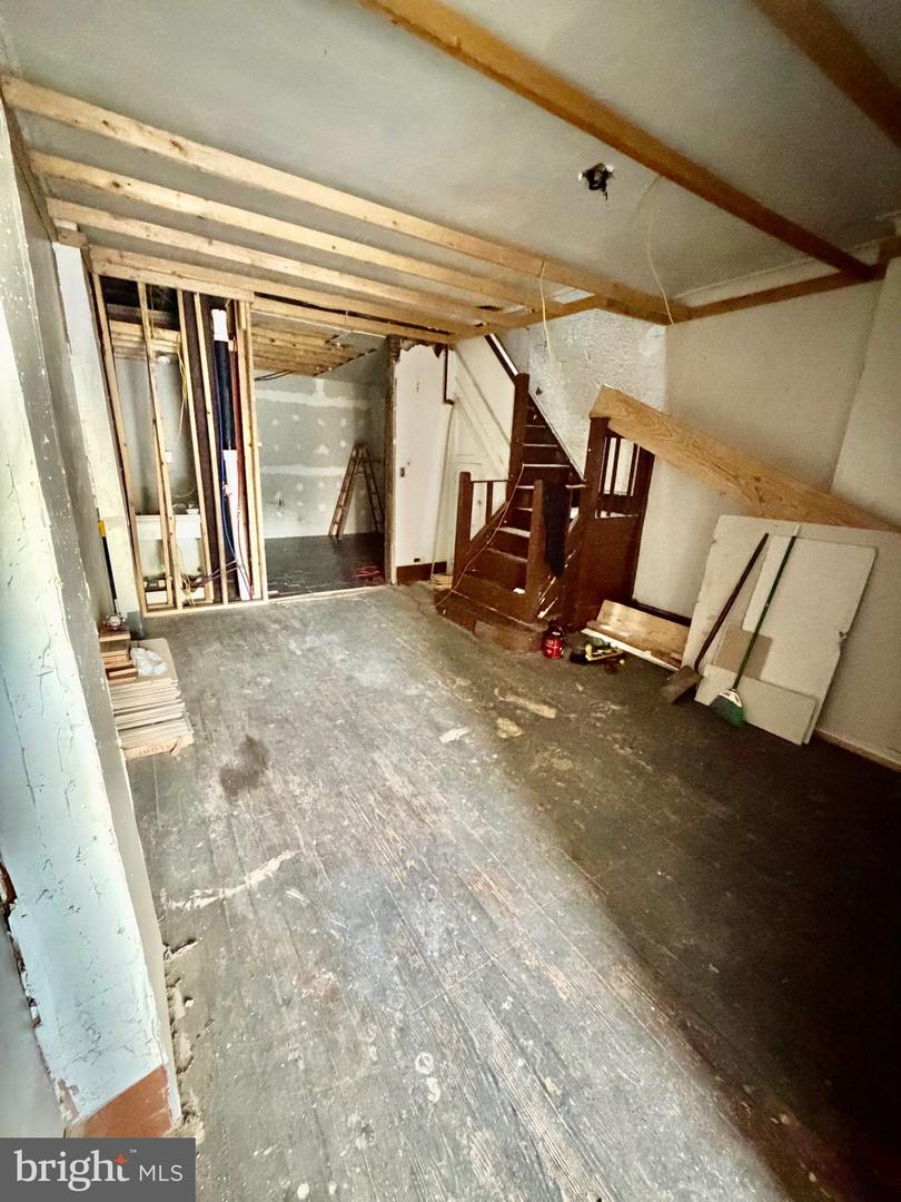 1217 W Venango St Property Photo 3