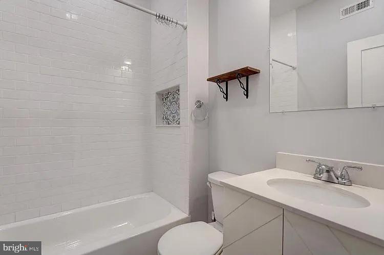2349 N Park Ave Property Photo 7