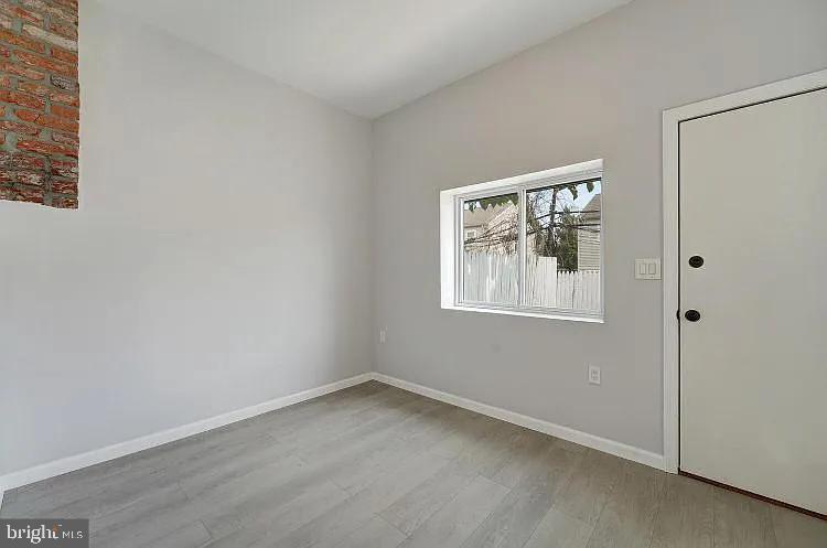 2349 N Park Ave Property Photo 8