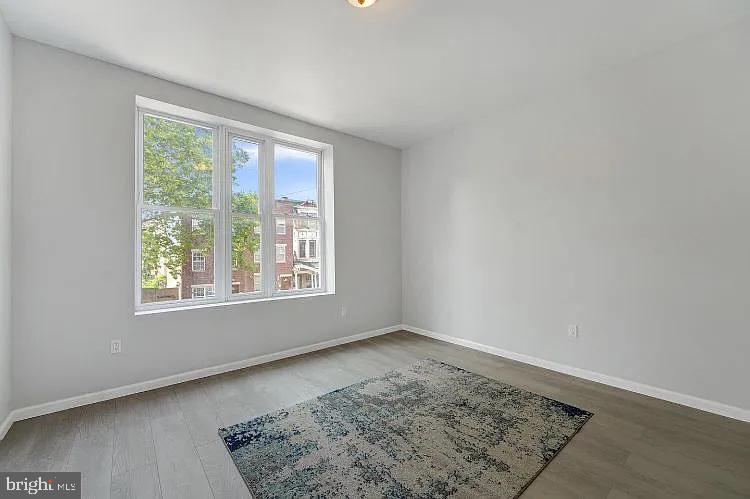 2349 N Park Ave Property Photo 12