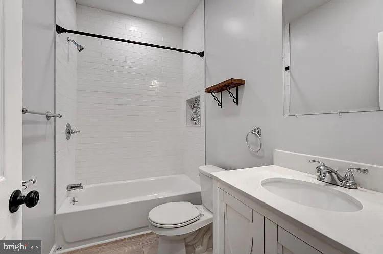 2349 N Park Ave Property Photo 14