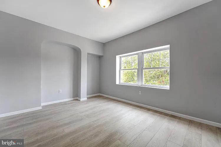 2349 N Park Ave Property Photo 15