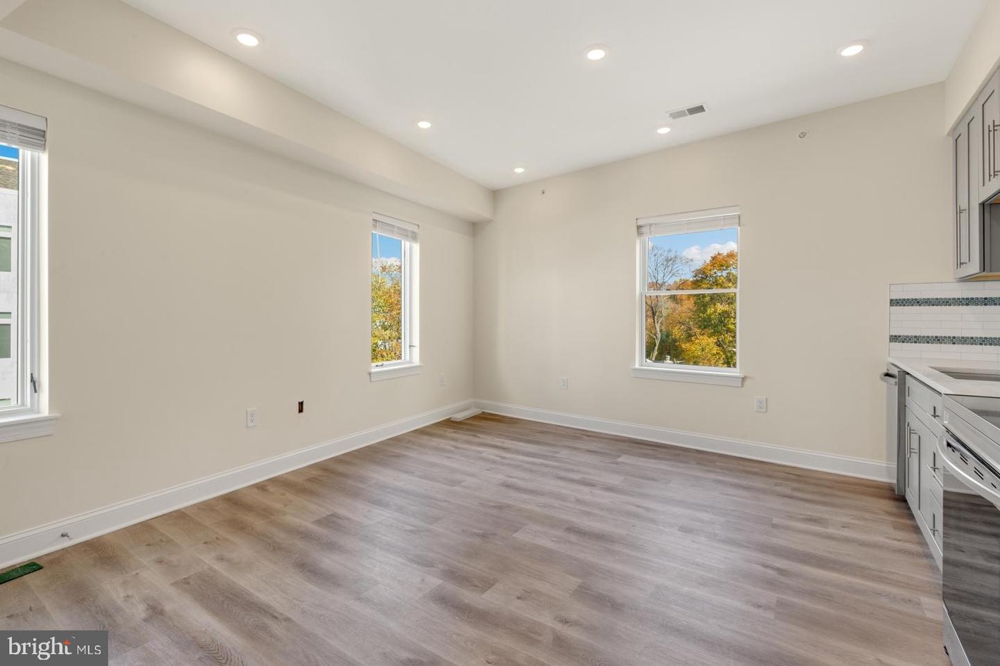511 Gorgas Ln #e Property Photo 7