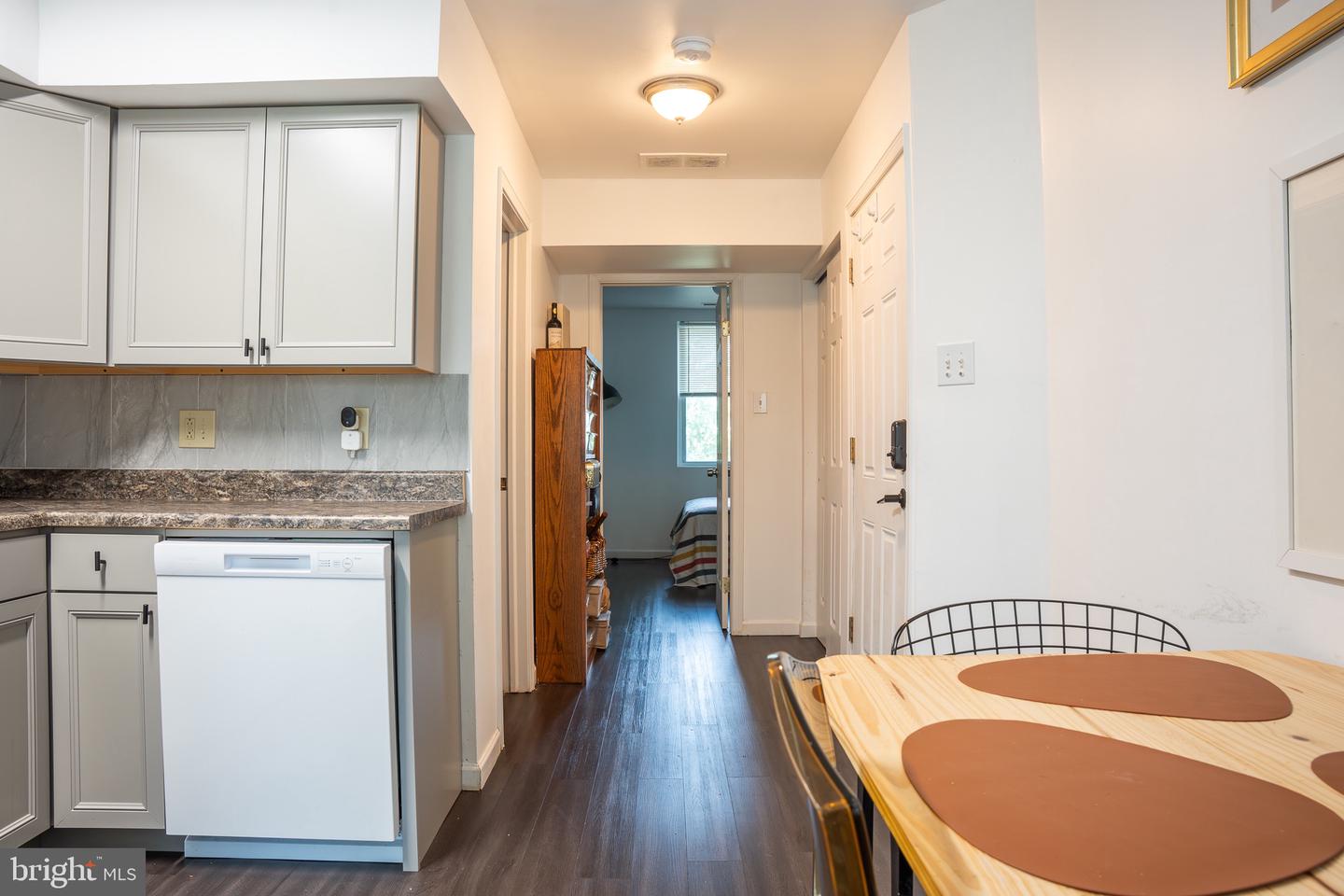 1537 W Stiles St #2 Property Photo 8