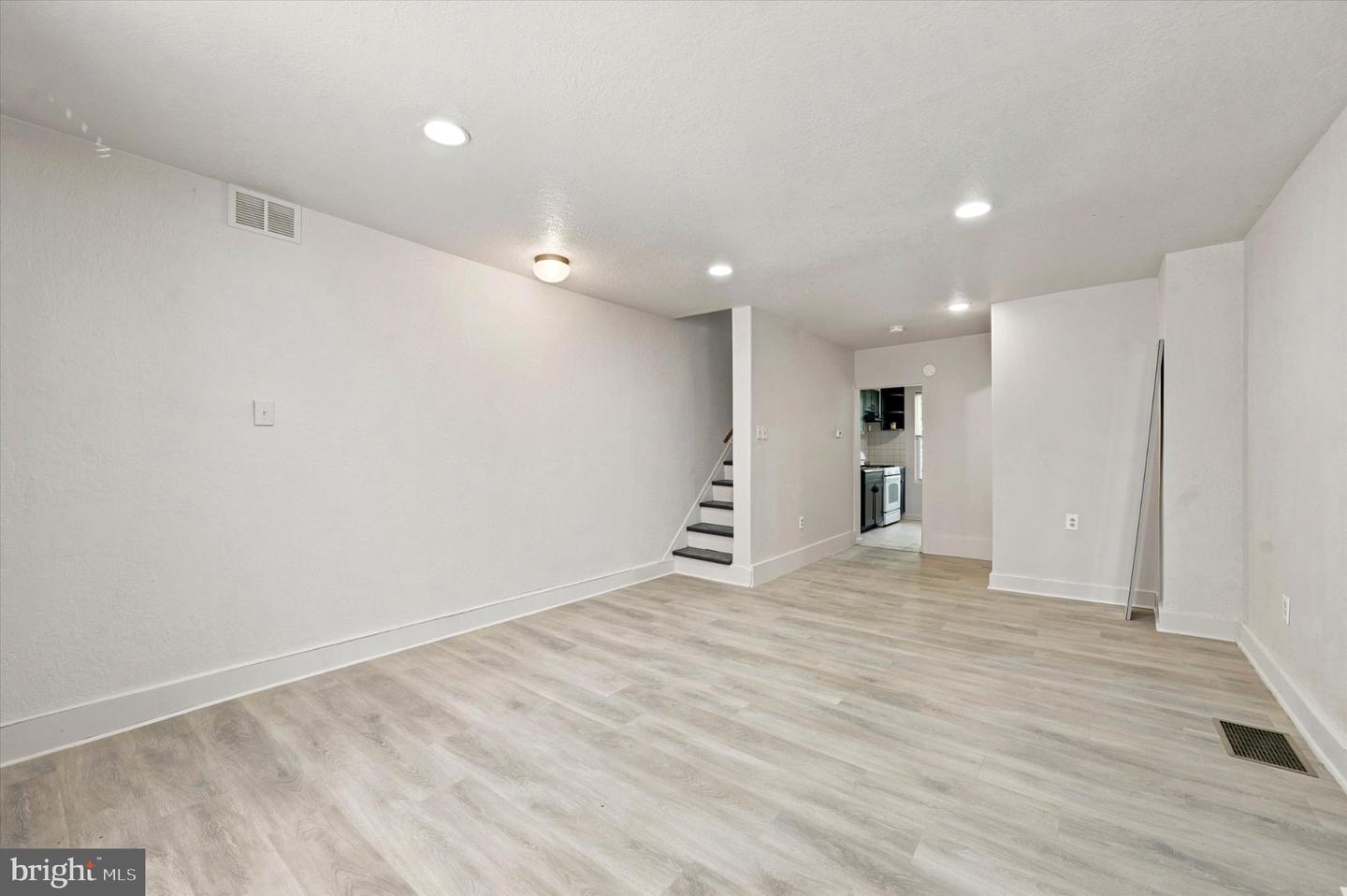 2015 Mountain St Property Photo 4
