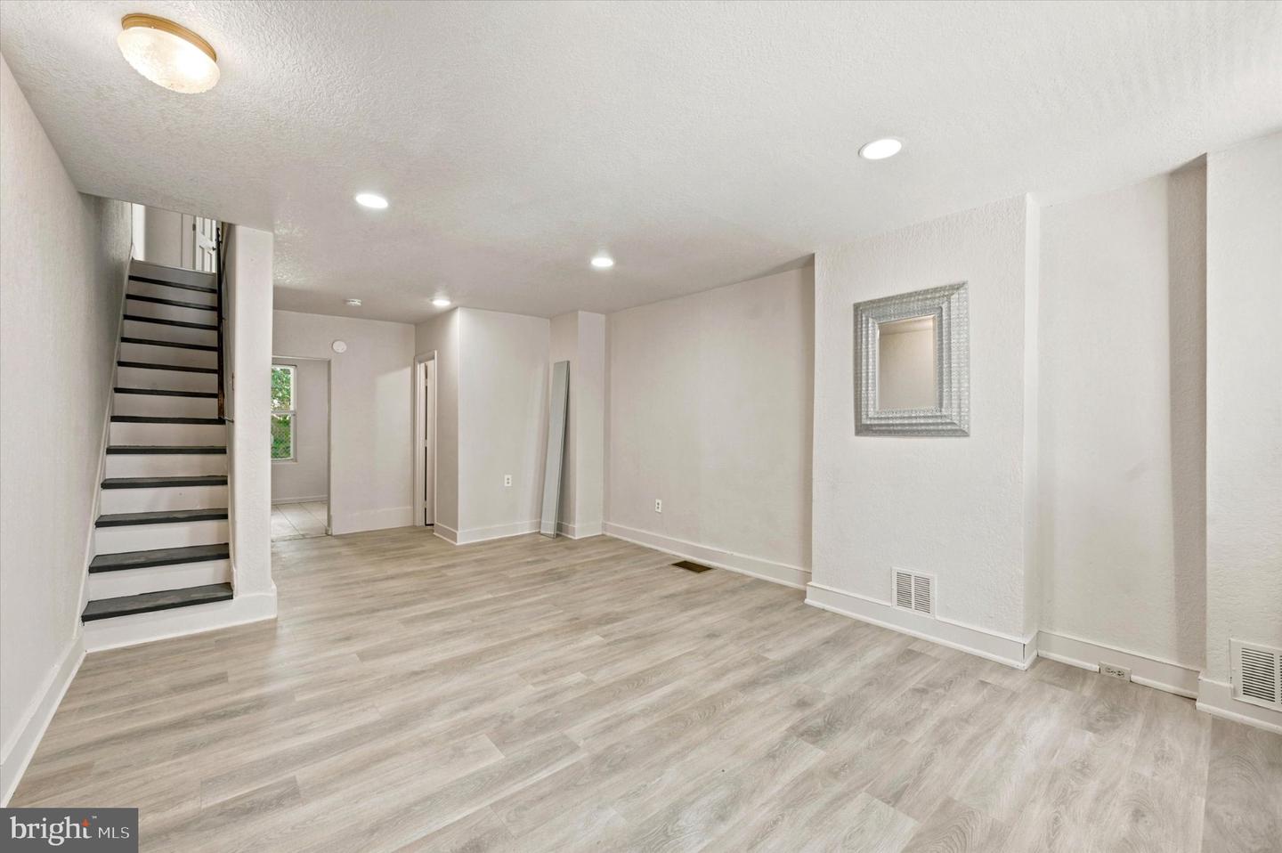 2015 Mountain St Property Photo 5