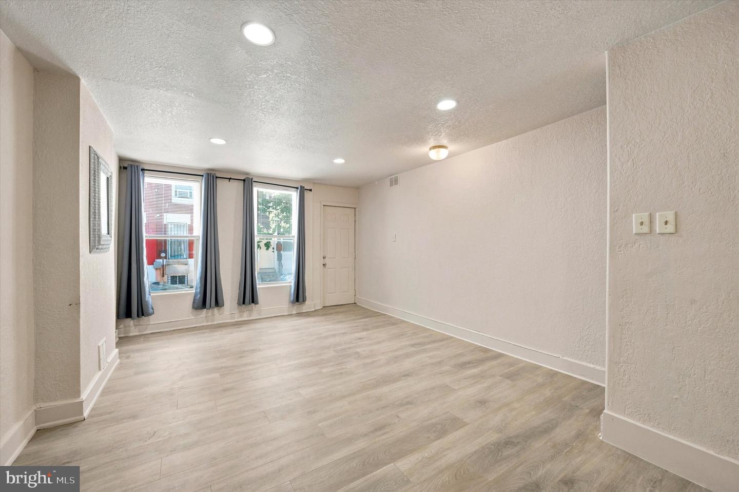 2015 Mountain St Property Photo 6