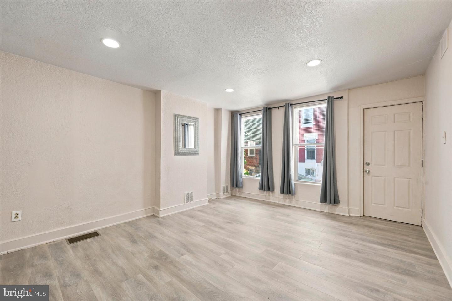 2015 Mountain St Property Photo 7