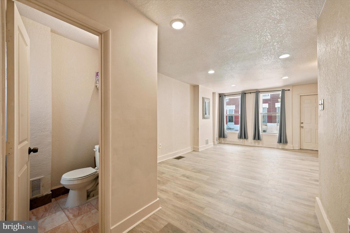 2015 Mountain St Property Photo 8
