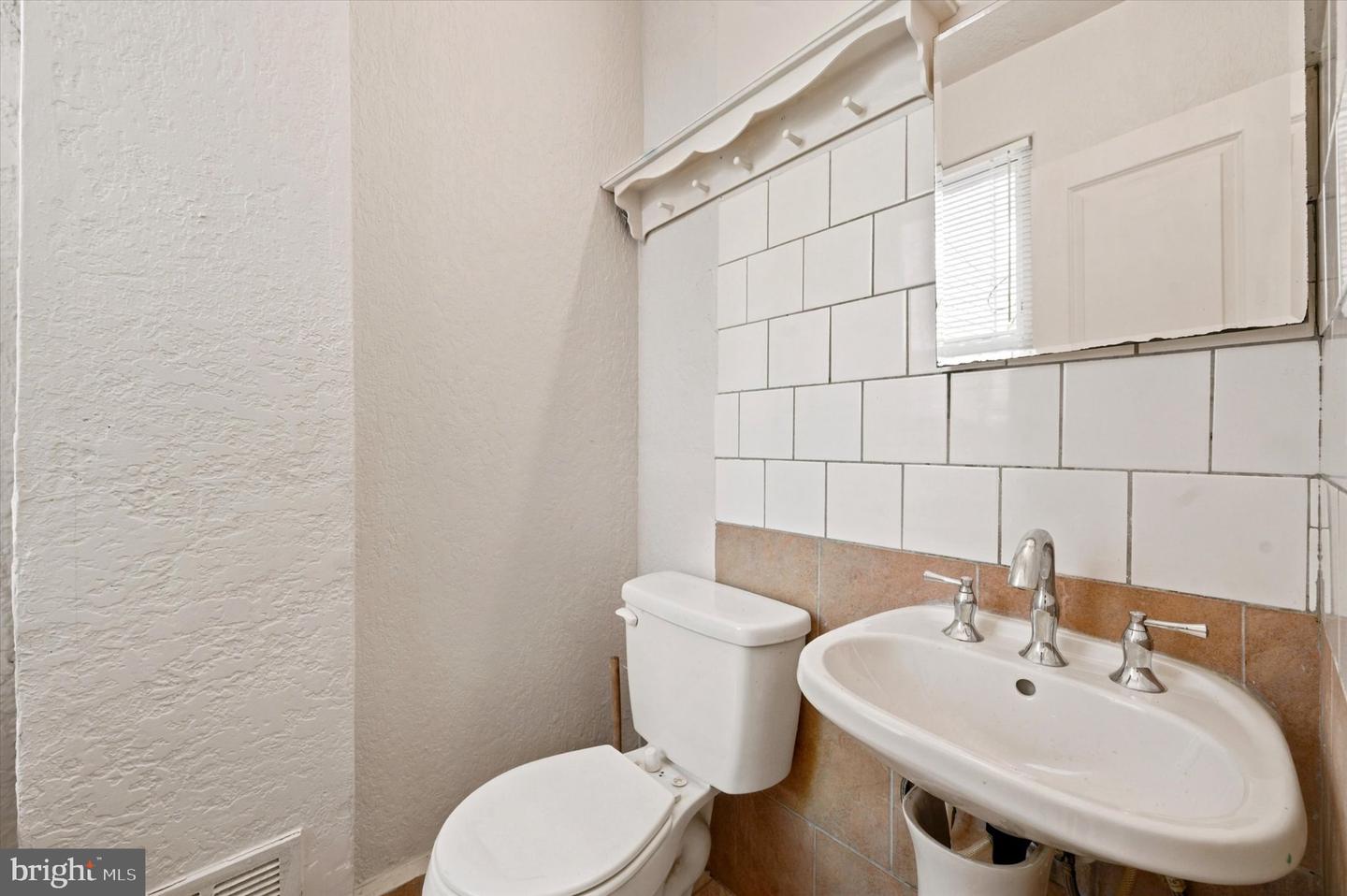 2015 Mountain St Property Photo 9