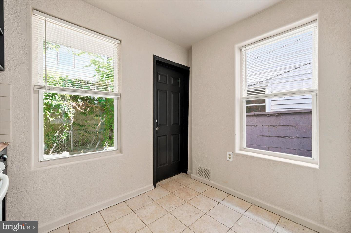 2015 Mountain St Property Photo 13