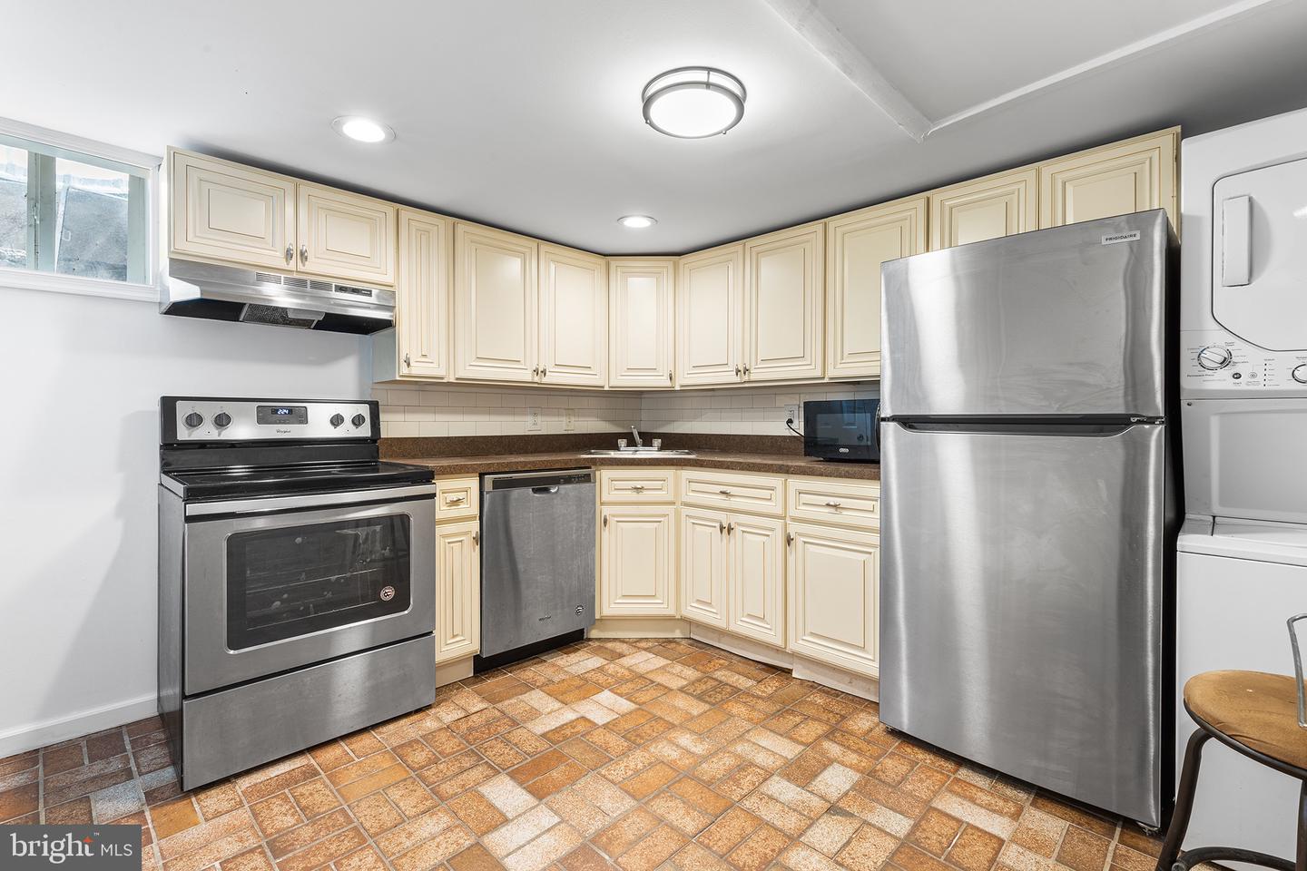 8 Bristow Pl Property Photo 6