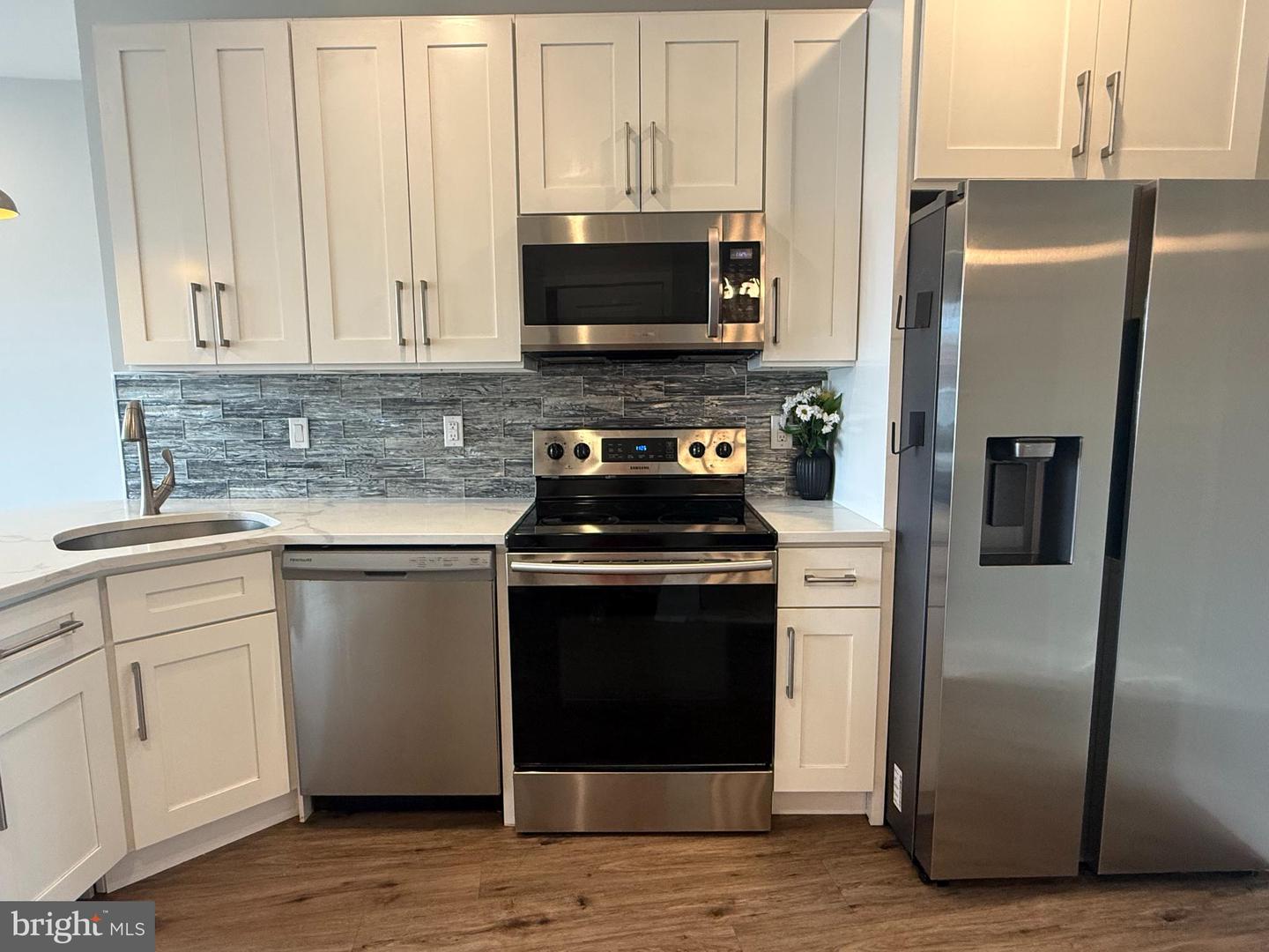2425 FRANKFORD AVE #2 Property Photo 1