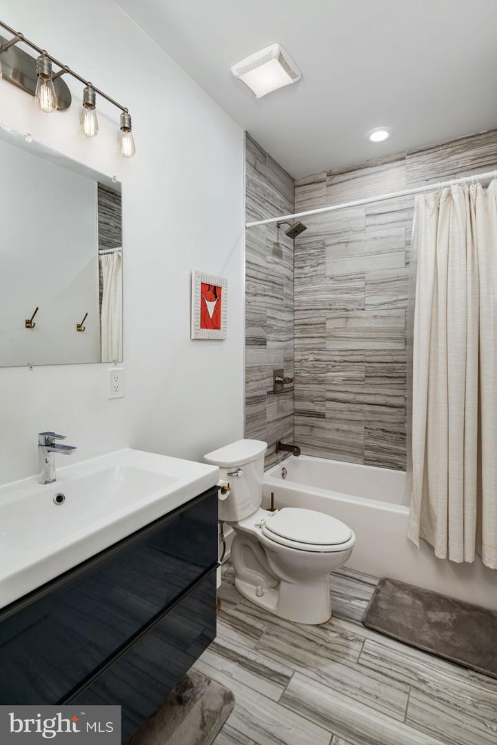 2711 W Jefferson St #2 Property Photo 24