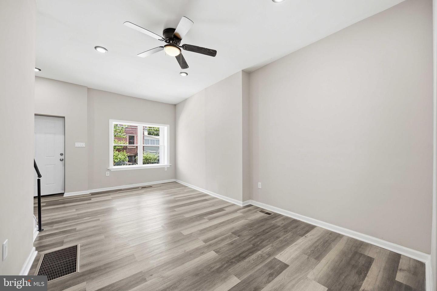263 W Duval St Property Photo 8