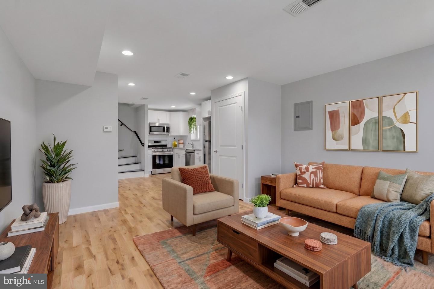 410 DIAMOND ST #2 Property Photo 1