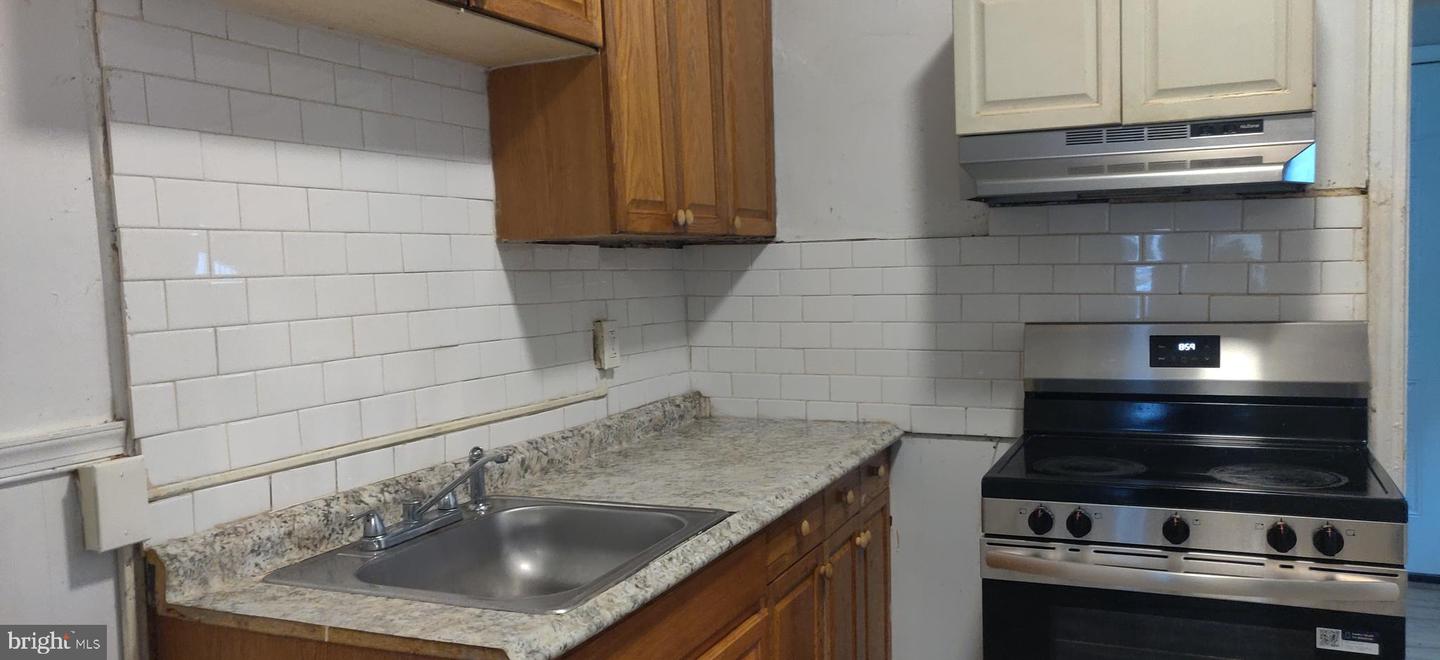 2070 Bellmore Ave Property Photo 4