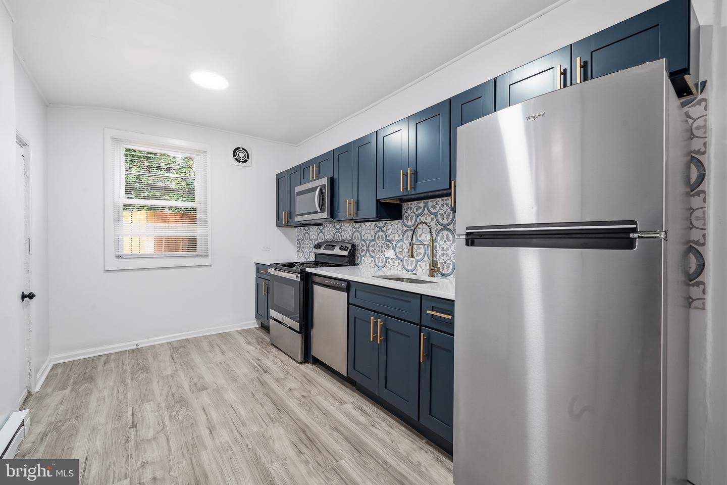 2062 E Stella St Property Photo 2