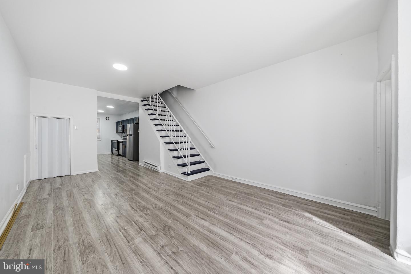 2062 E Stella St Property Photo 5