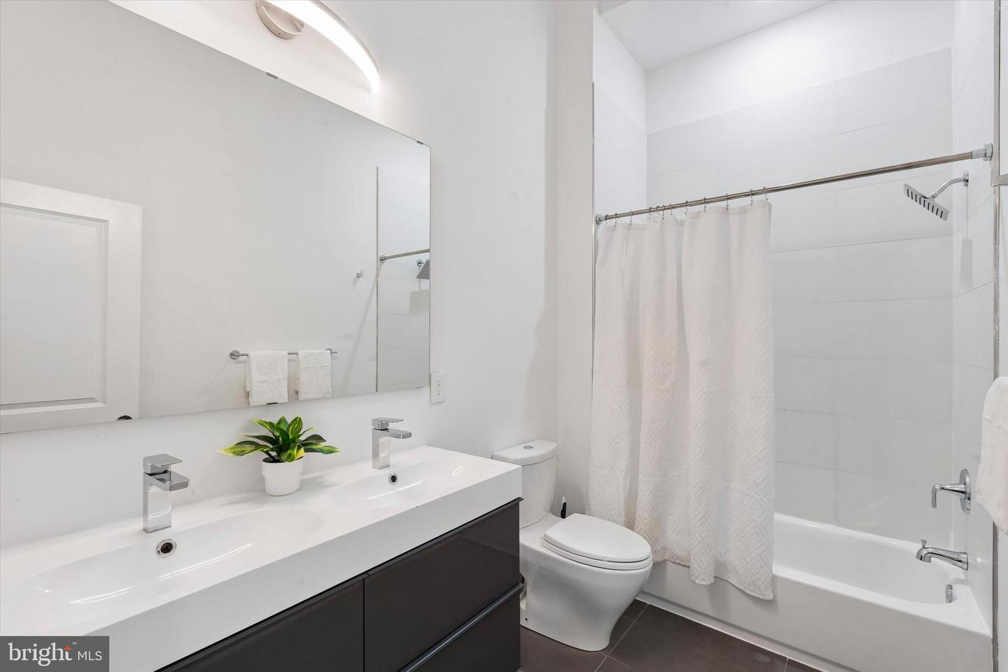 2720 W Cabot St Property Photo 13