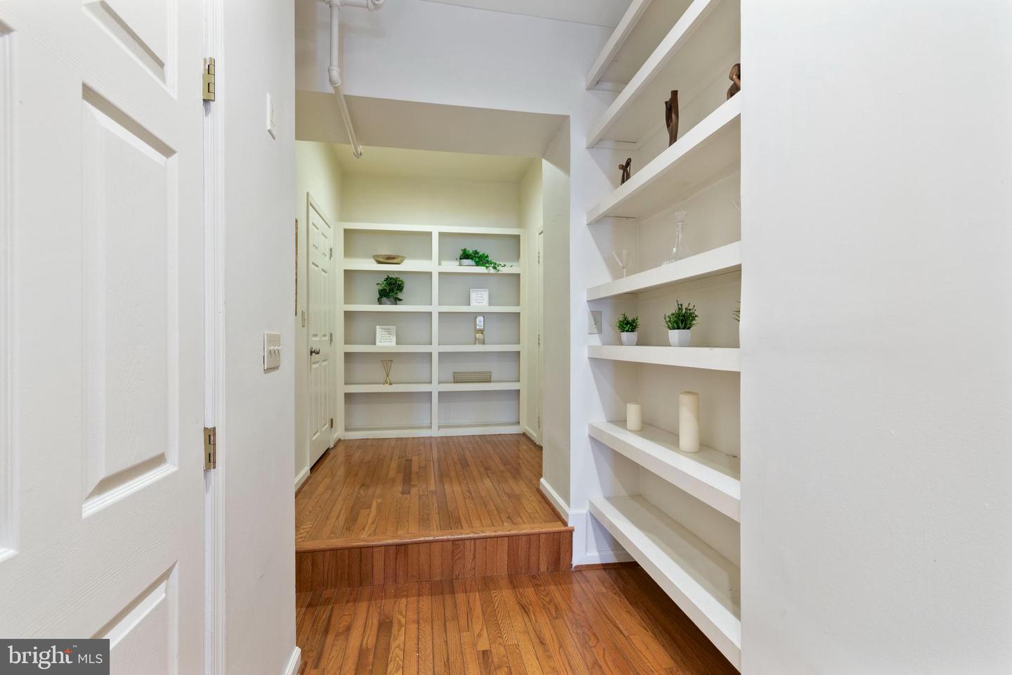 104 N 2nd St #200 Property Photo 6