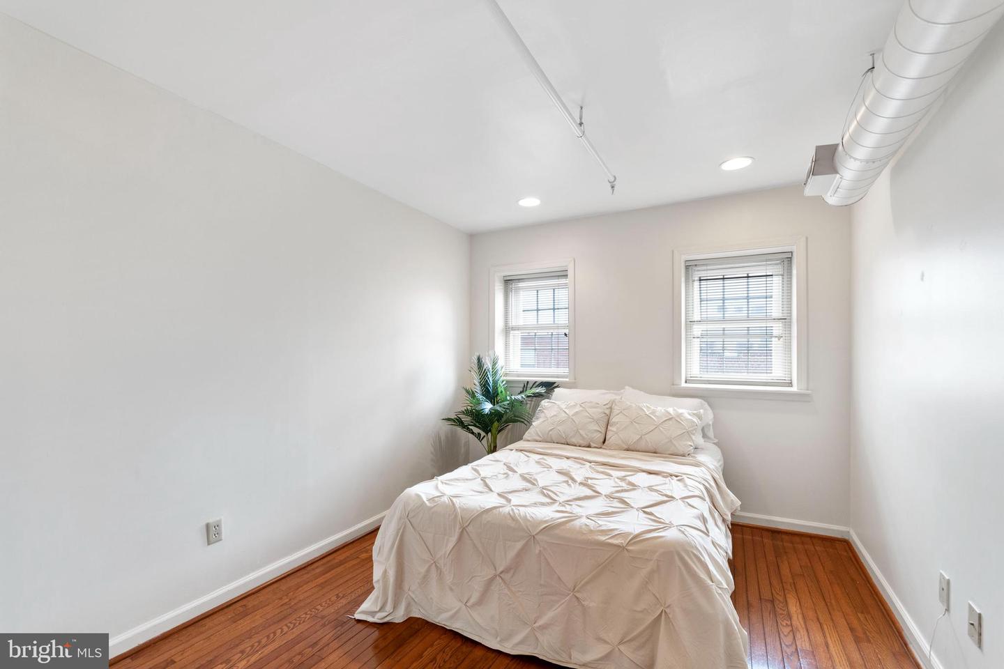 104 N 2nd St #200 Property Photo 16