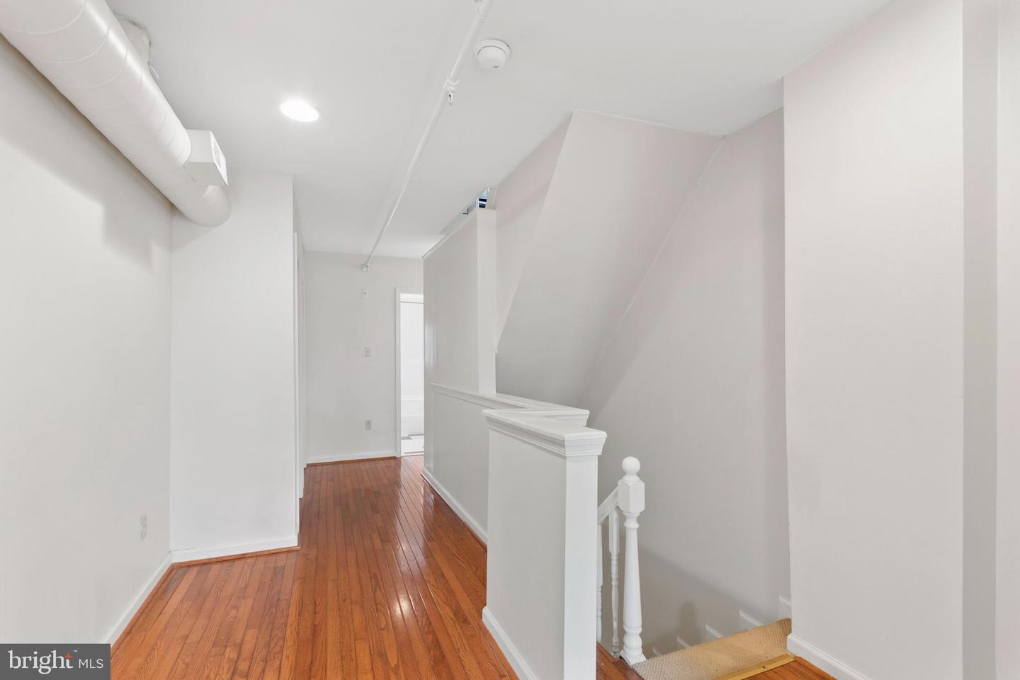 104 N 2nd St #200 Property Photo 19