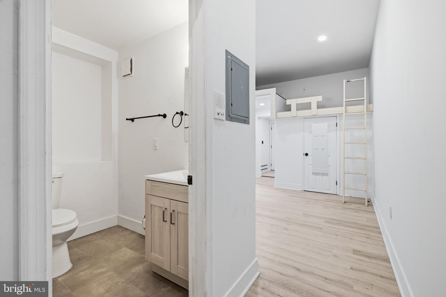 4242 PINE ST #1B Property Photo 1