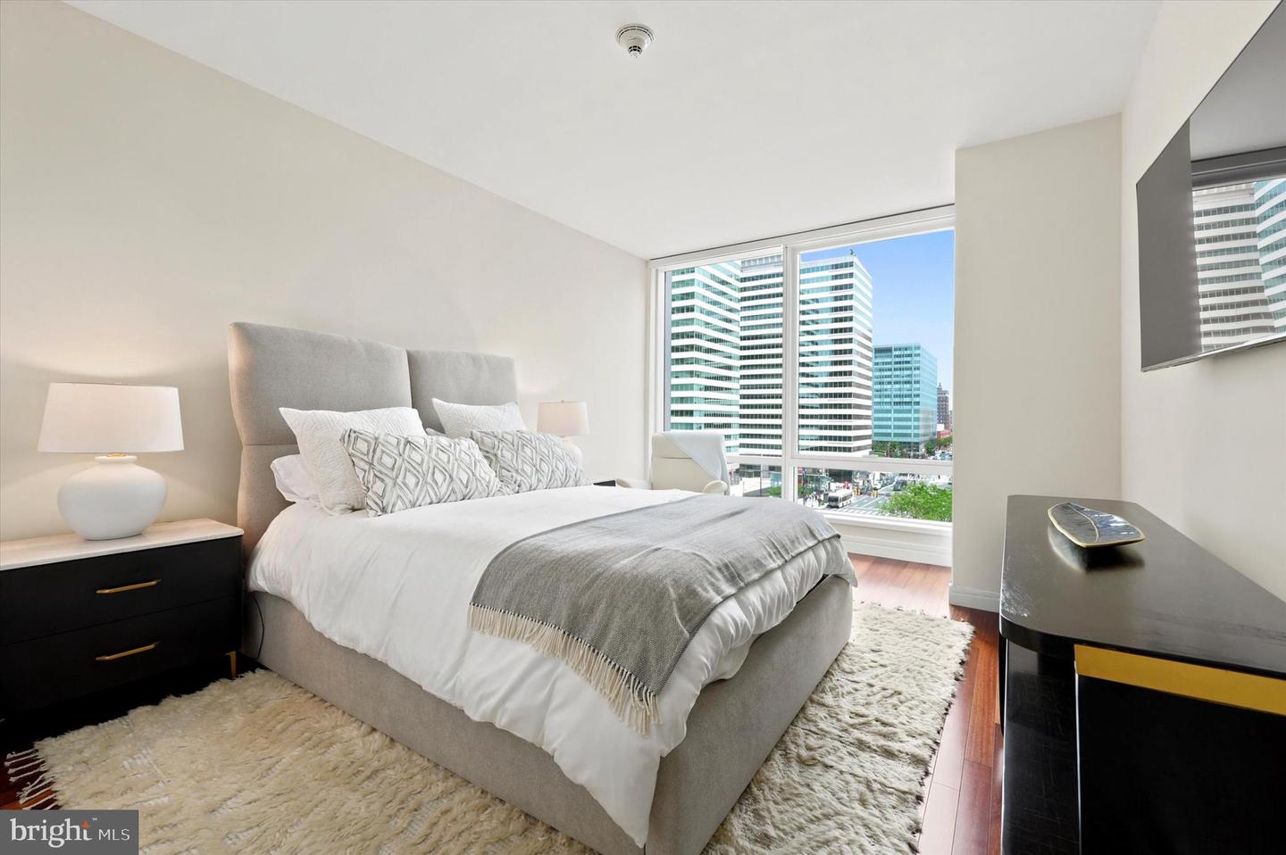 1414-00 S Penn Sq #6e Property Photo 13