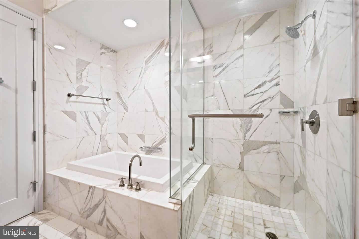 1414-00 S Penn Sq #6e Property Photo 15