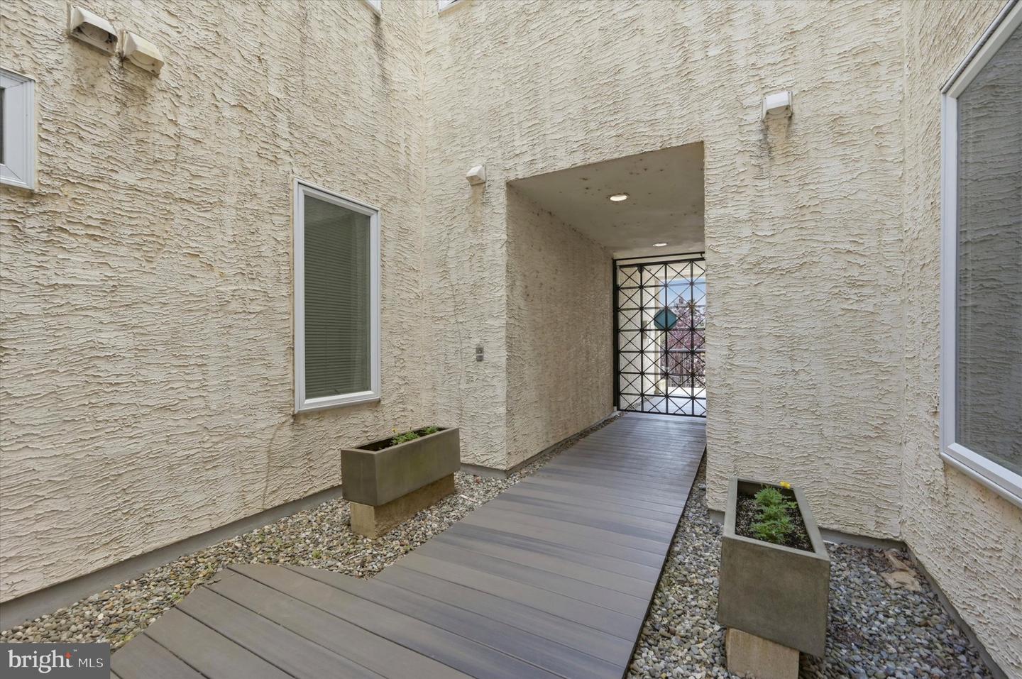 1022 Fairmount Ave #2 Property Photo 2