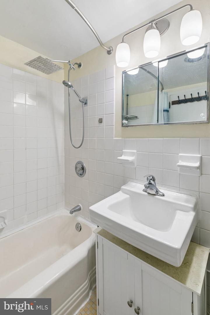226 W Rittenhouse Sq #1702 Property Photo 11