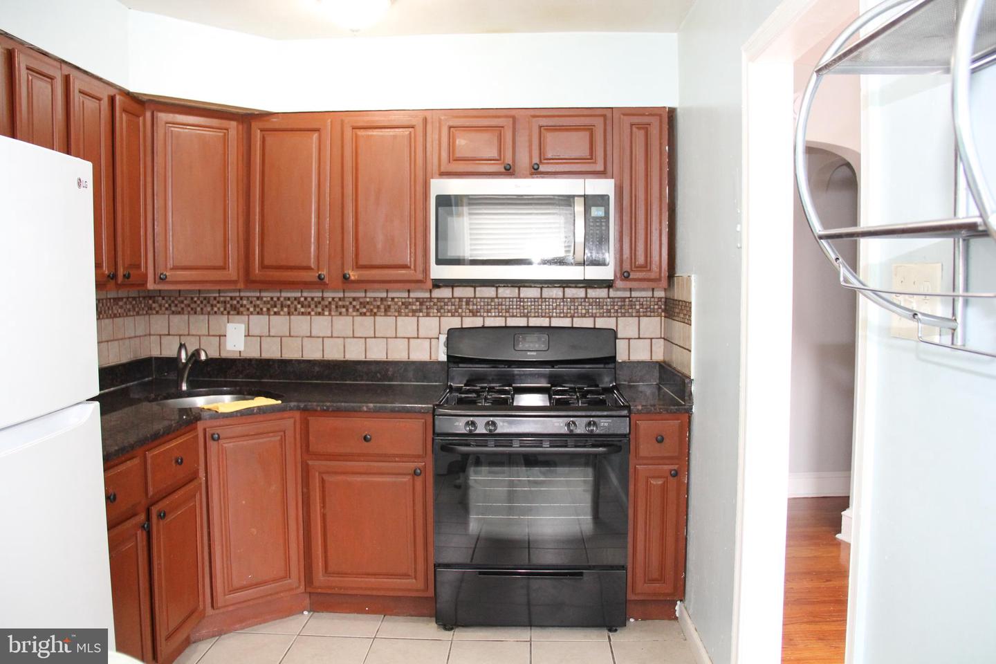 4983 Whitaker Ave Property Photo 4