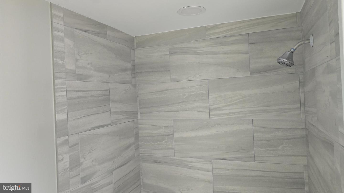 484 Shurs Ln Property Photo 11